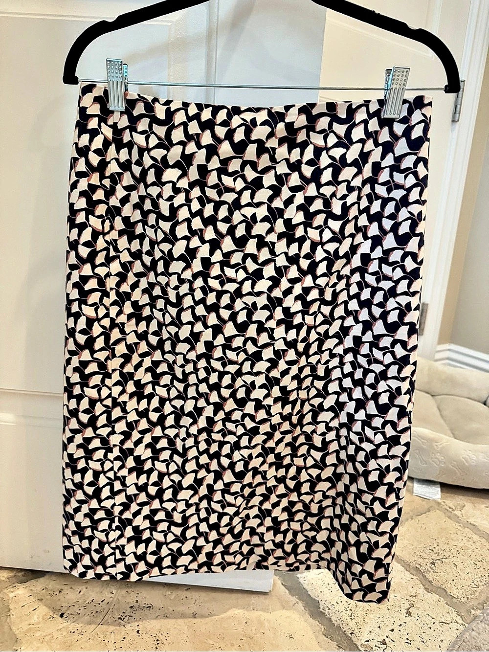 Ann Taylor Abstract Print Midi Skirt in Black & Pink Like New
